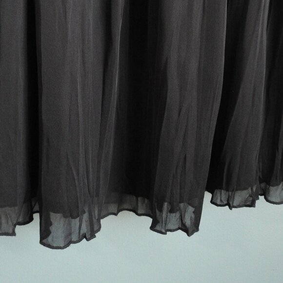 2/$13 New Directions Black Knee Length Mesh Skirt - Large - Picture 4 of 5